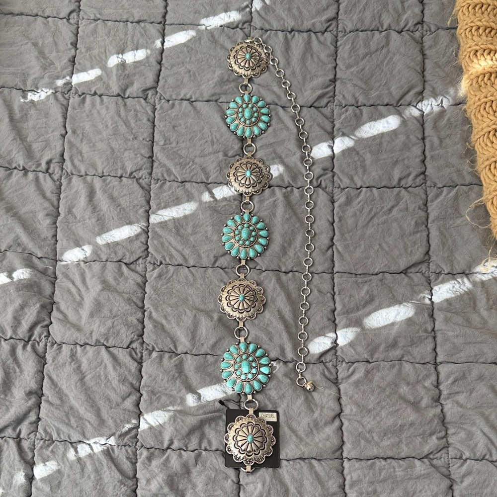 PERFECT FOR FESTIVAL SEASON 🫶🏼
Turquoise and Silver Belt